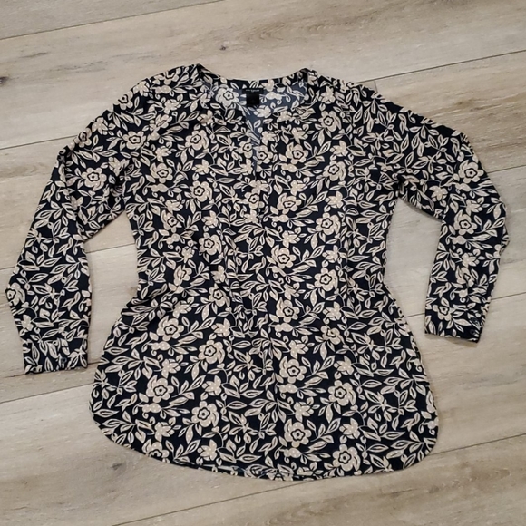 Ann Taylor Tops - Like New! Ann Taylor floral tunic - Medium